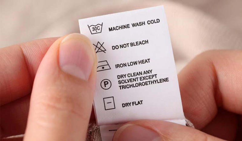 Các ký hiệu giặt là thường được in ở nhãn mác quần áo