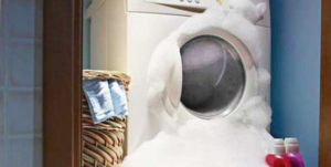 Máy bị trào bọt có thể do bạn dùng bột giặt không phù hợp
