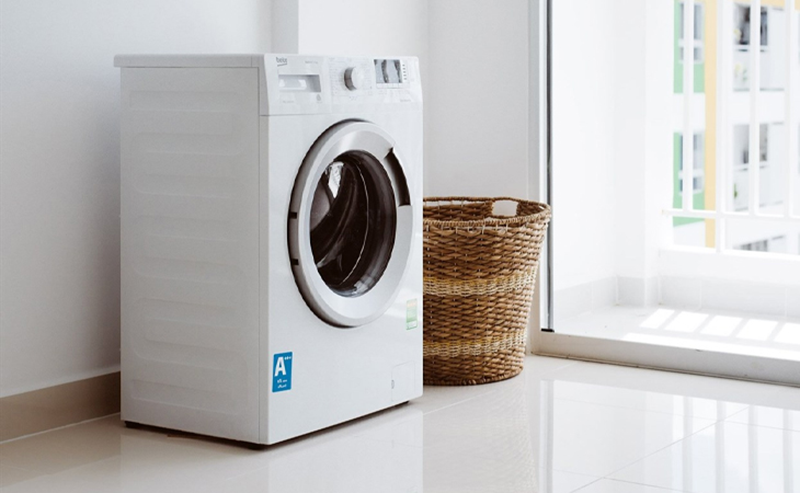 Lắp máy giặt không đúng cách cũng làm cho máy bị rung lắc, trào bọt